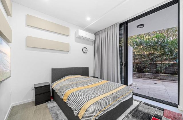 43-45 Loftus Cr, Homebush, NSW 2140