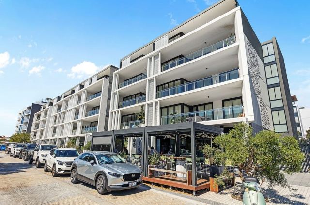 2-Bedroom, 2-Bathroom Apartment in Central North Fremantle