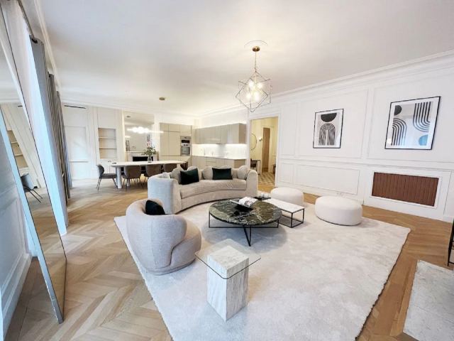 Prime Surfers Paradise Location – 2 Bed, 2 Bath Apartment for Rent