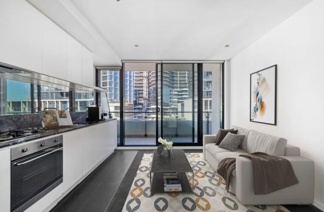 Spacious 1 Bedroom, 1 Bathroom Apartment – South Melbourne
