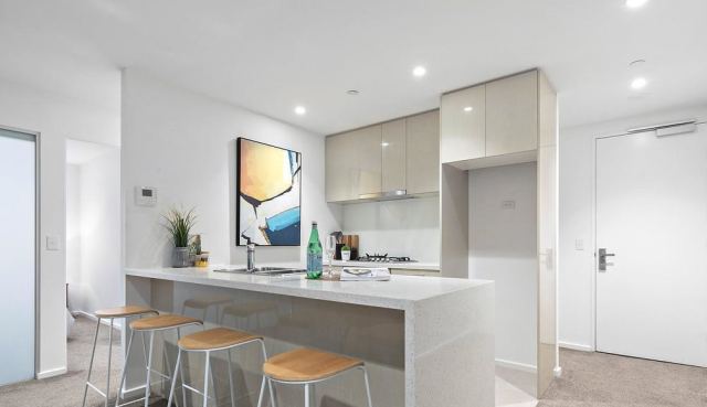 Prime Melbourne Location – 2 Bed, 2 Bath Apartment for Rent