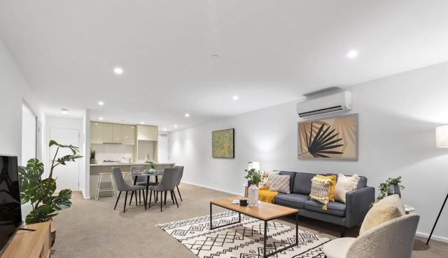 Prime Melbourne Location – 2 Bed, 2 Bath Apartment for Rent