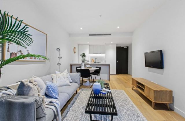 2-Bed, 2-Bath Apartment – Available Now in Surfers Paradise