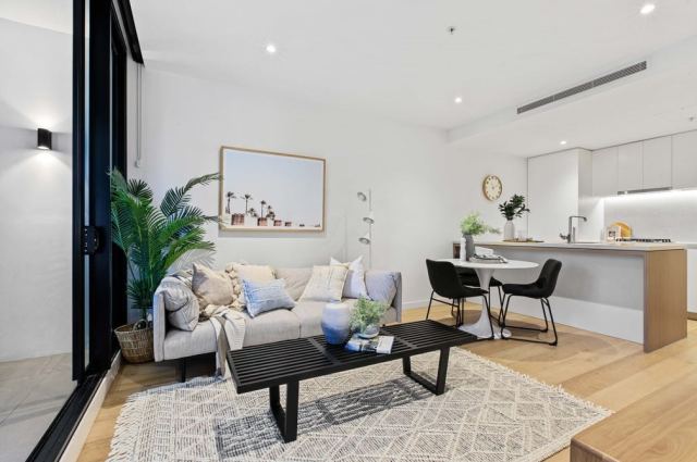 2-Bed, 2-Bath Apartment – Available Now in Surfers Paradise